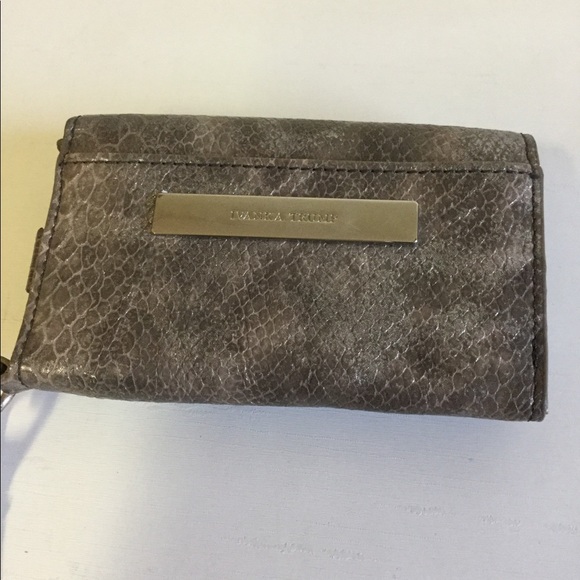 Ivanka Trump Wallet/Wristlet❤️ - Picture 2 of 7